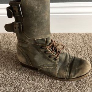 COMBAT BOOTS